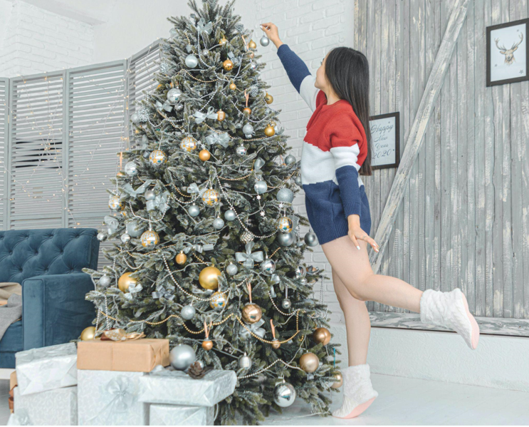 How to Create the Perfect Christmas Atmosphere with Prelit Artificial Christmas Trees